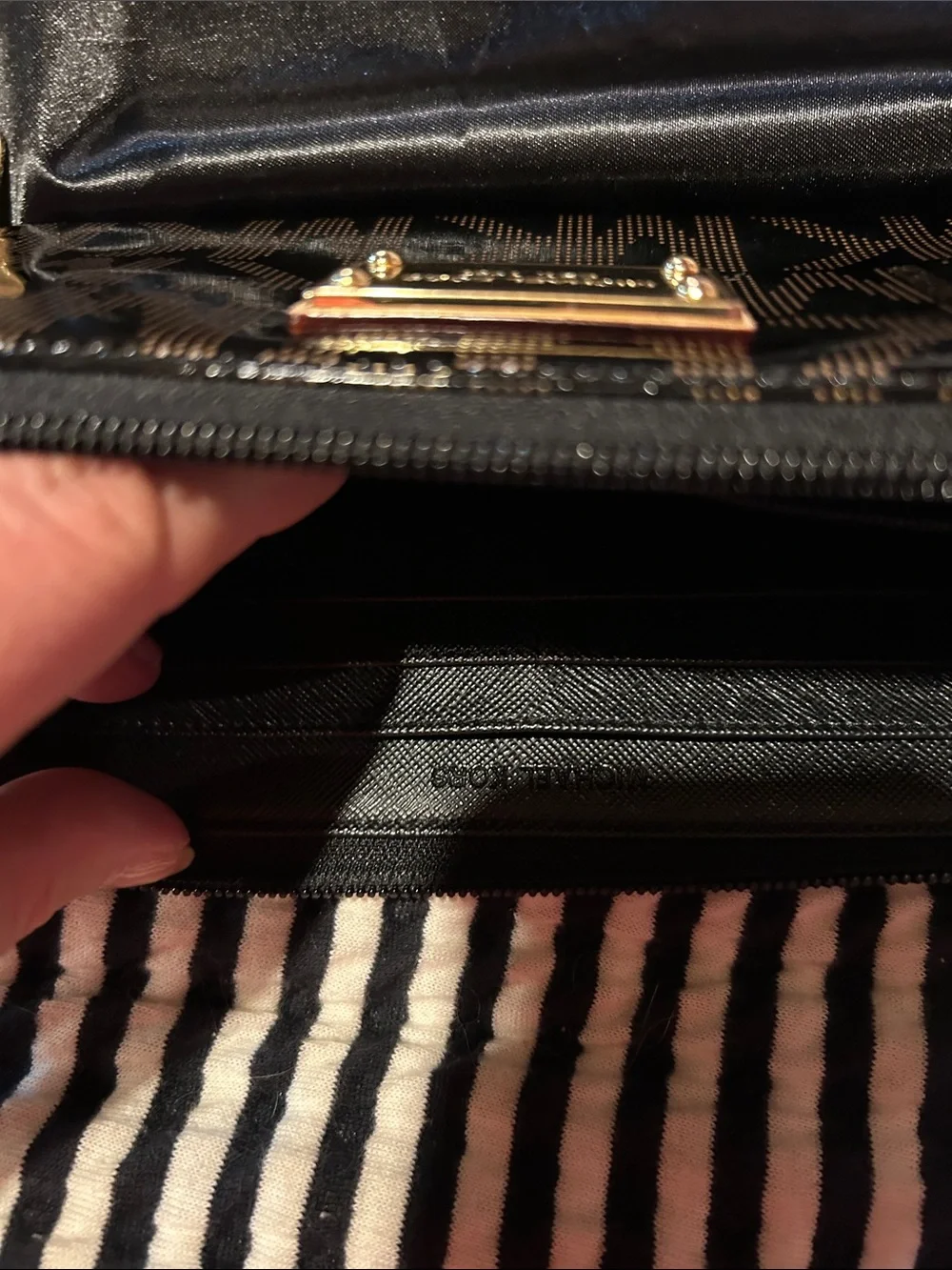 Michael Kors pull plaque